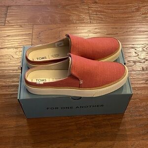 NWT Womens Toms Red Sunrise Shoes Size 8